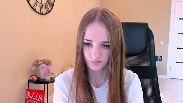 KateKayer online show from 10/19/25, 09:12