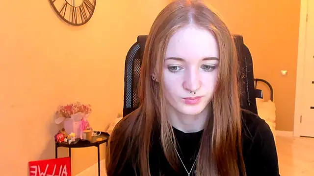 KateKayer online show from 11/17/25, 11:47