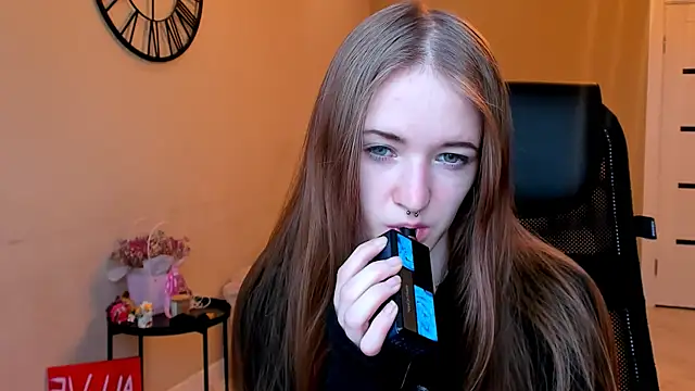 KateKayer online show from 11/18/25, 11:24