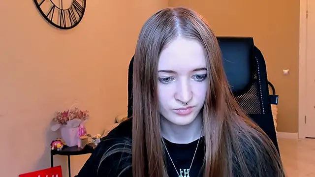 KateKayer online show from 10/27/25, 10:49