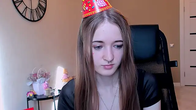KateKayer online show from 10/28/25, 11:20