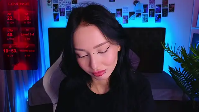  holly berry  online show from 10/03/25, 01:42
