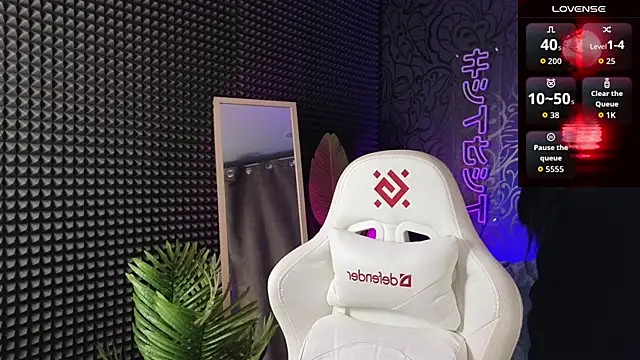  holly berry  online show from 10/01/25, 01:22