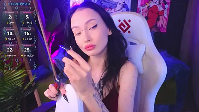  holly berry  online show from 09/11/25, 01:38