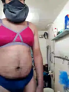 Snapshot of Brown69_guy chatting on 12/23/25, 05:07 Brown69 guy online show from 12/23/25, 05:07