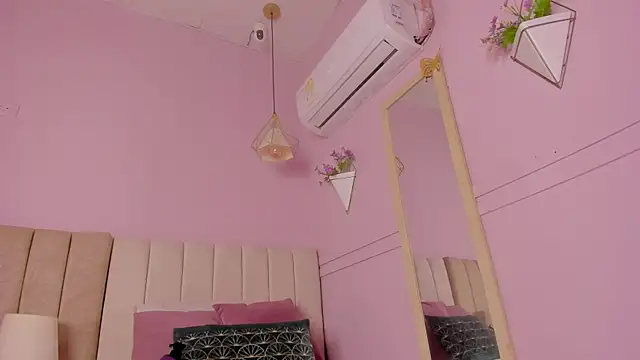  lucia 18 online show from 10/28/25, 06:40