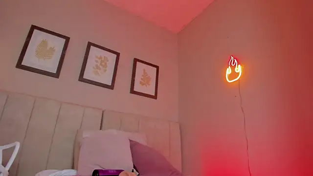  lucia 18 online show from 11/26/25, 01:33