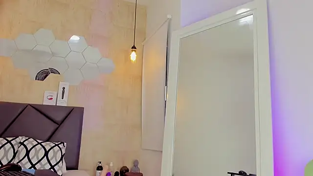 valentina-diiaz online show from 10/06/25, 01:23