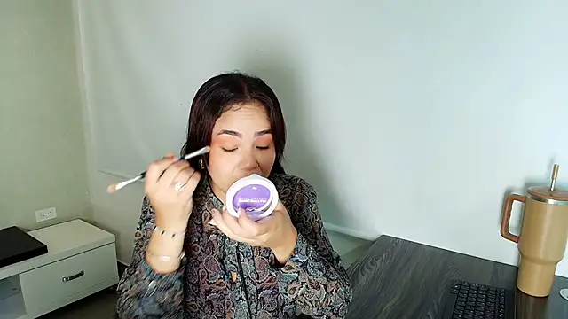  Victoria Collins online show from 11/06/25, 10:52