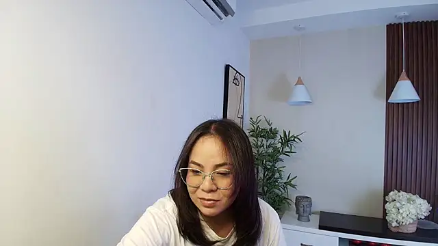  Victoria Collins online show from 04/18/26, 11:45