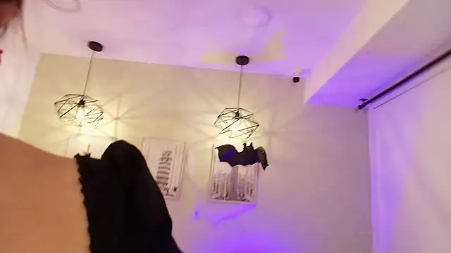  Victoria Collins online show from 10/31/25, 11:29