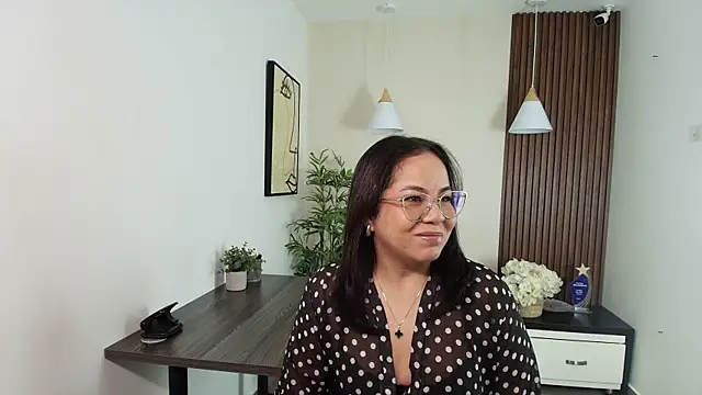  Victoria Collins online show from 04/27/26, 12:03