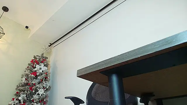  Victoria Collins online show from 12/18/25, 11:03