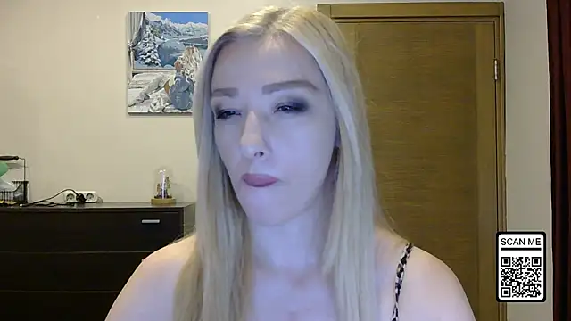 Snapshot of Wild_Silk_Desire chatting on 09/15/25, 12:49 Wild Silk Desire online show from 09/15/25, 12:49
