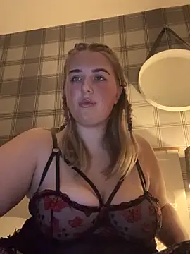 CutieCurvyGirlxo online show from 10/12/25, 10:11