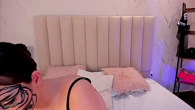 LilithHarperr  online show from 10/31/25, 07:16