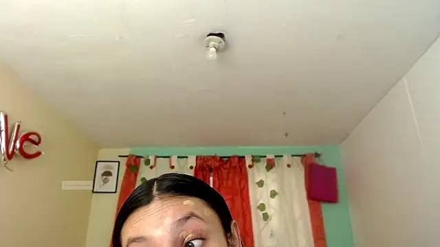 Snapshot of vale_miel chatting on 09/13/25, 06:08 vale miel online show from 09/13/25, 06:08