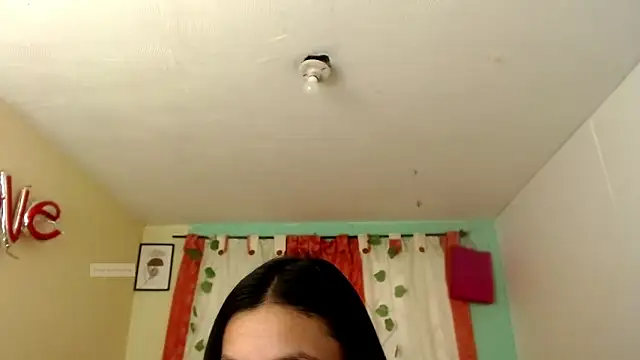 Snapshot of vale_miel chatting on 09/11/25, 05:46 vale miel online show from 09/11/25, 05:46