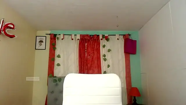 Snapshot of vale_miel chatting on 10/09/25, 07:25 vale miel online show from 10/09/25, 07:25