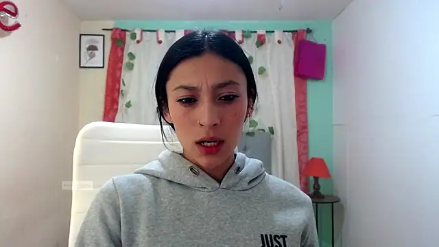 Snapshot of vale_miel chatting on 09/12/25, 11:48 vale miel online show from 09/12/25, 11:48