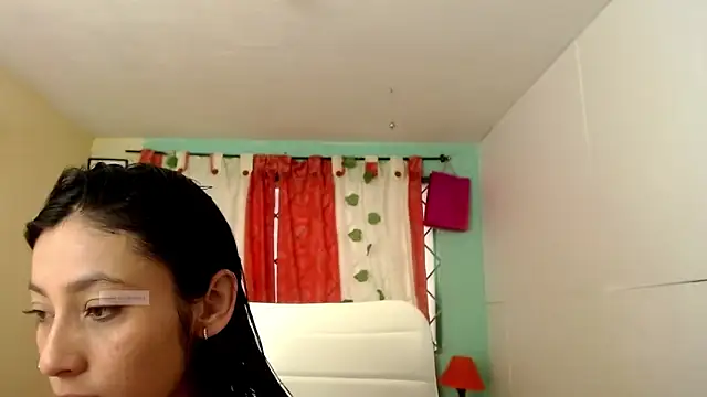 Snapshot of vale_miel chatting on 09/09/25, 05:44 vale miel online show from 09/09/25, 05:44