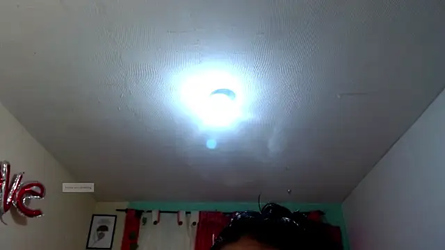 Snapshot of vale_miel chatting on 10/03/25, 06:31 vale miel online show from 10/03/25, 06:31