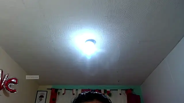 Snapshot of vale_miel chatting on 10/06/25, 06:19 vale miel online show from 10/06/25, 06:19