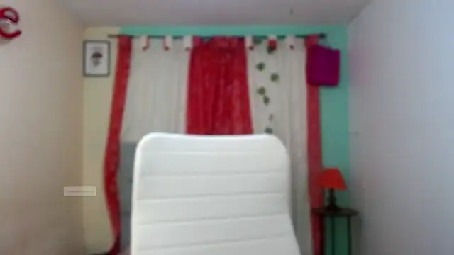Snapshot of vale_miel chatting on 09/17/25, 06:32 vale miel online show from 09/17/25, 06:32