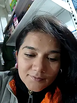 mia traveluxe online show from 12/05/25, 04:44