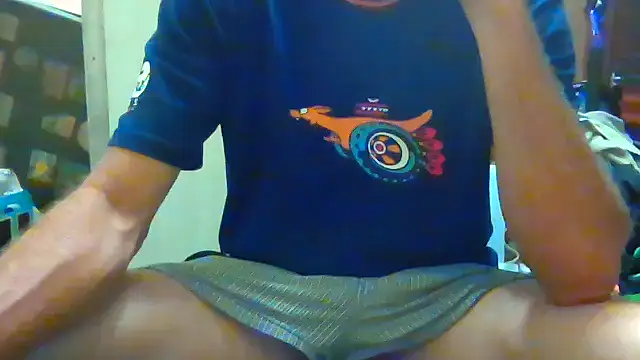 Lovyourpuss online show from 04/16/26, 05:47