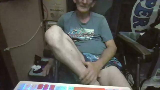 Lovyourpuss online show from 05/17/26, 02:06