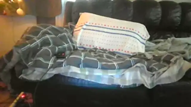 Lovyourpuss online show from 12/13/25, 10:05