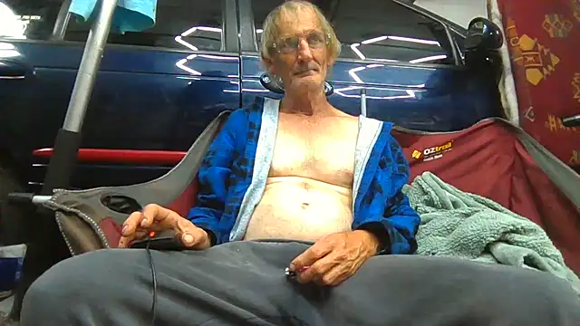 Lovyourpuss online show from 02/14/26, 02:17