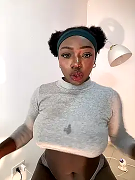 alissradiante1 online show from 10/29/25, 01:48