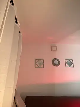 alissradiante1 online show from 04/15/26, 04:07