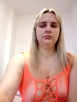 Snapshot of JessicaItalia chatting on 10/18/25, 09:22 JessicaItalia online show from 10/18/25, 09:22