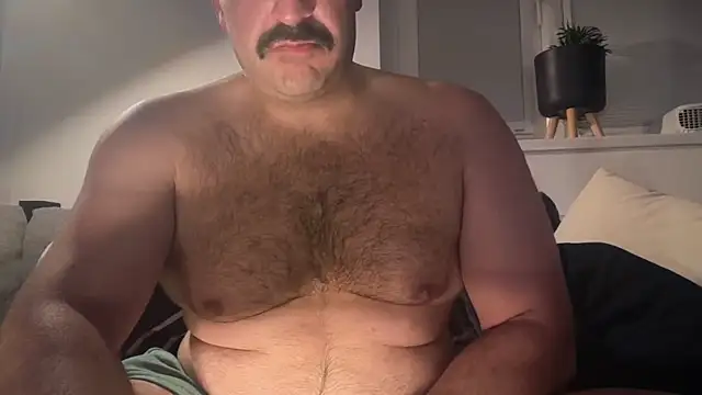 Snapshot of CloudyMuscleBeefy chatting on 04/14/26, 12:26 CloudyMuscleBeefy online show from 04/14/26, 12:26