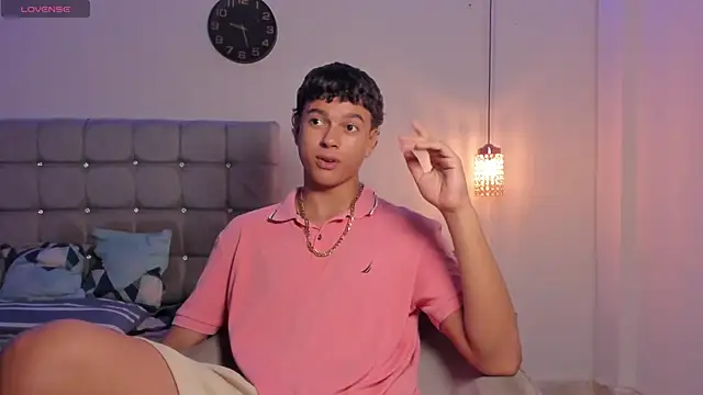 Snapshot of Santy_Stump chatting on 11/03/25, 08:45 Santy Stump online show from 11/03/25, 08:45