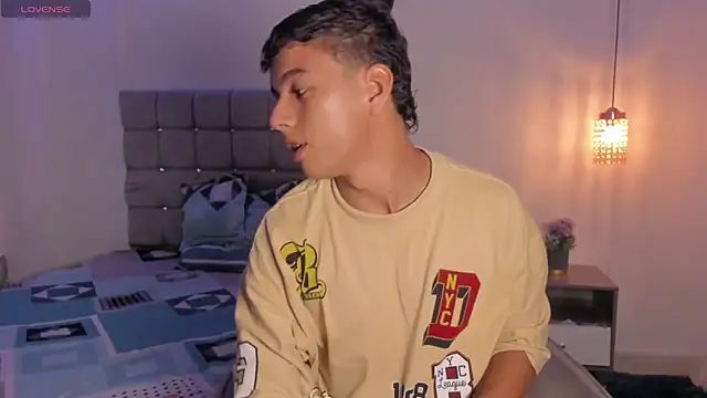 Snapshot of Santy_Stump chatting on 11/15/25, 09:19 Santy Stump online show from 11/15/25, 09:19