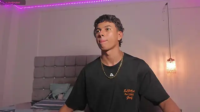 Snapshot of Santy_Stump chatting on 11/01/25, 09:30 Santy Stump online show from 11/01/25, 09:30