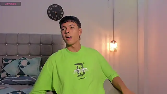 Snapshot of Santy_Stump chatting on 11/14/25, 09:18 Santy Stump online show from 11/14/25, 09:18