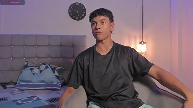 Snapshot of Santy_Stump chatting on 11/02/25, 09:09 Santy Stump online show from 11/02/25, 09:09