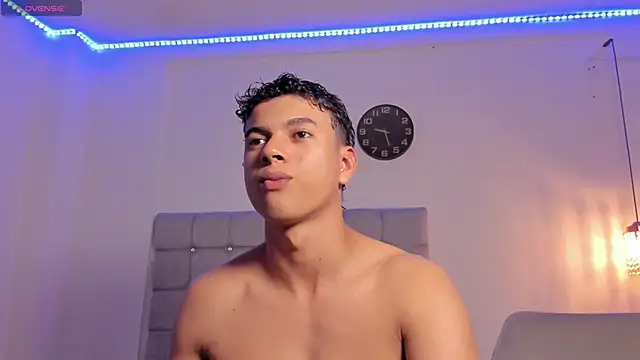 Snapshot of Santy_Stump chatting on 10/27/25, 08:54 Santy Stump online show from 10/27/25, 08:54