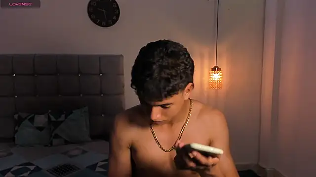 Snapshot of Santy_Stump chatting on 11/22/25, 09:46 Santy Stump online show from 11/22/25, 09:46