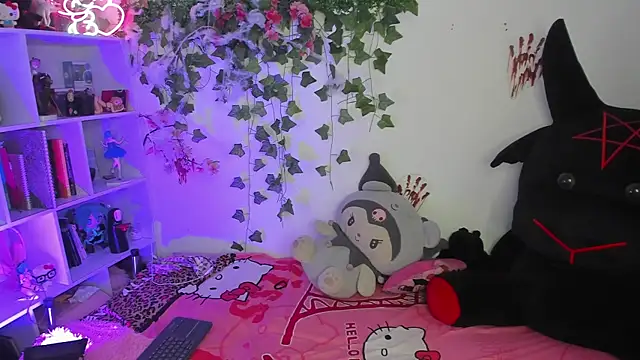 sarahminage  online show from 11/25/25, 05:02