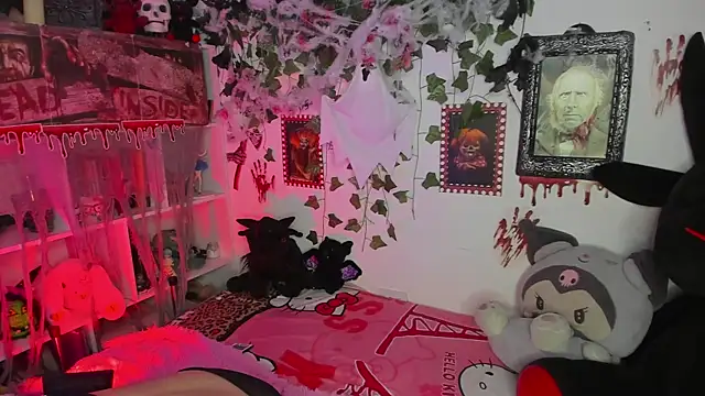 sarahminage  online show from 10/23/25, 10:52