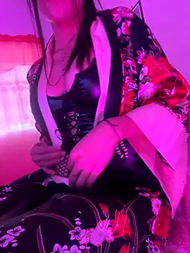 Snapshot of casieee_love chatting on 10/24/25, 12:48 casieee love online show from 10/24/25, 12:48