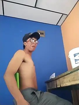 Snapshot of DXTFFx chatting on 09/18/25, 02:20 DXTFFx online show from 09/18/25, 02:20