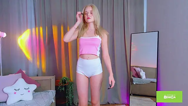 StarrShinee online show from 10/23/25, 03:27