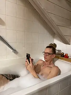 Snapshot of LucyLingerie78 chatting on 11/09/25, 07:18 LucyLingerie78 online show from 11/09/25, 07:18